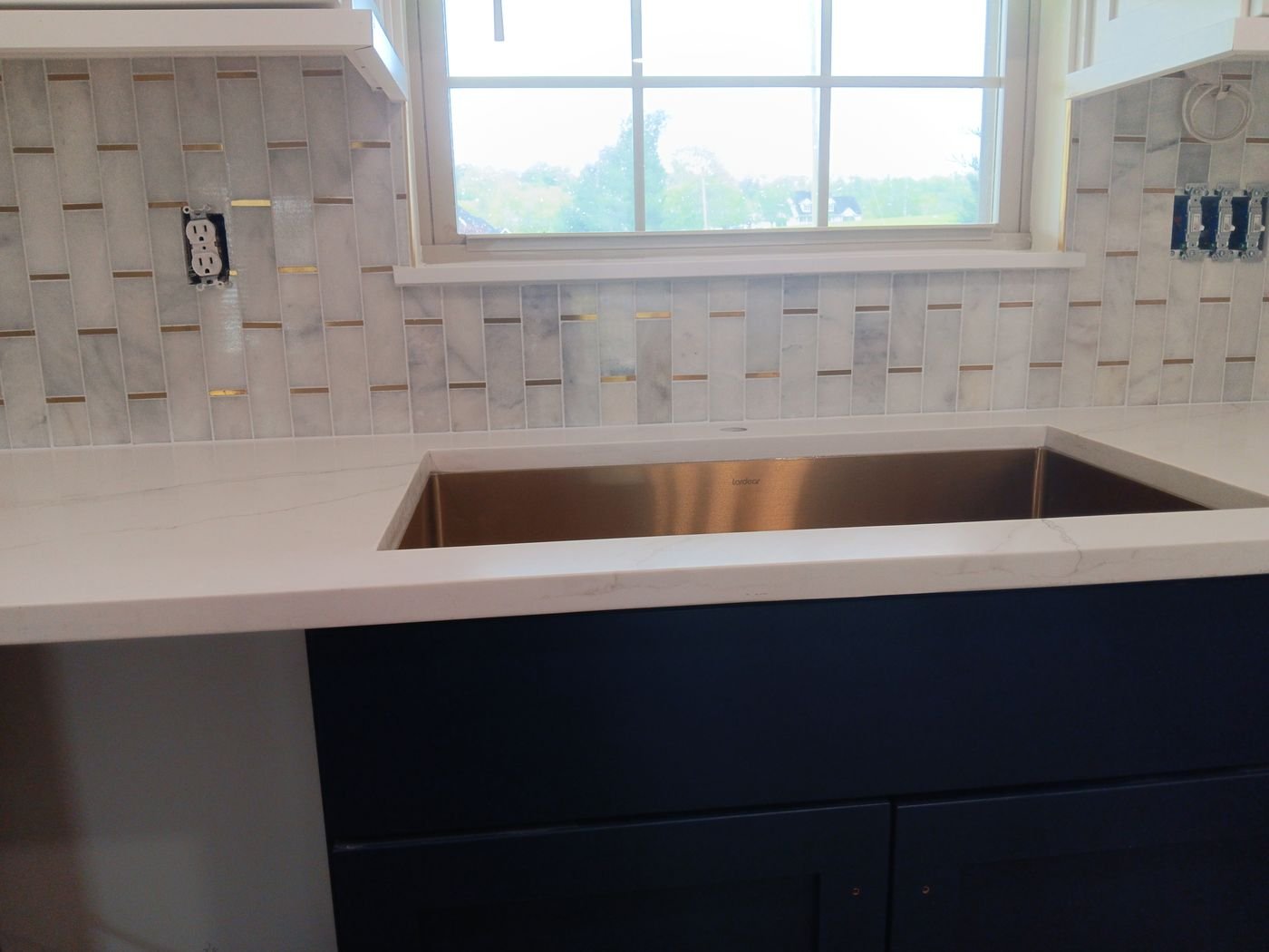 Marble basketweave backsplash, navy cabinets