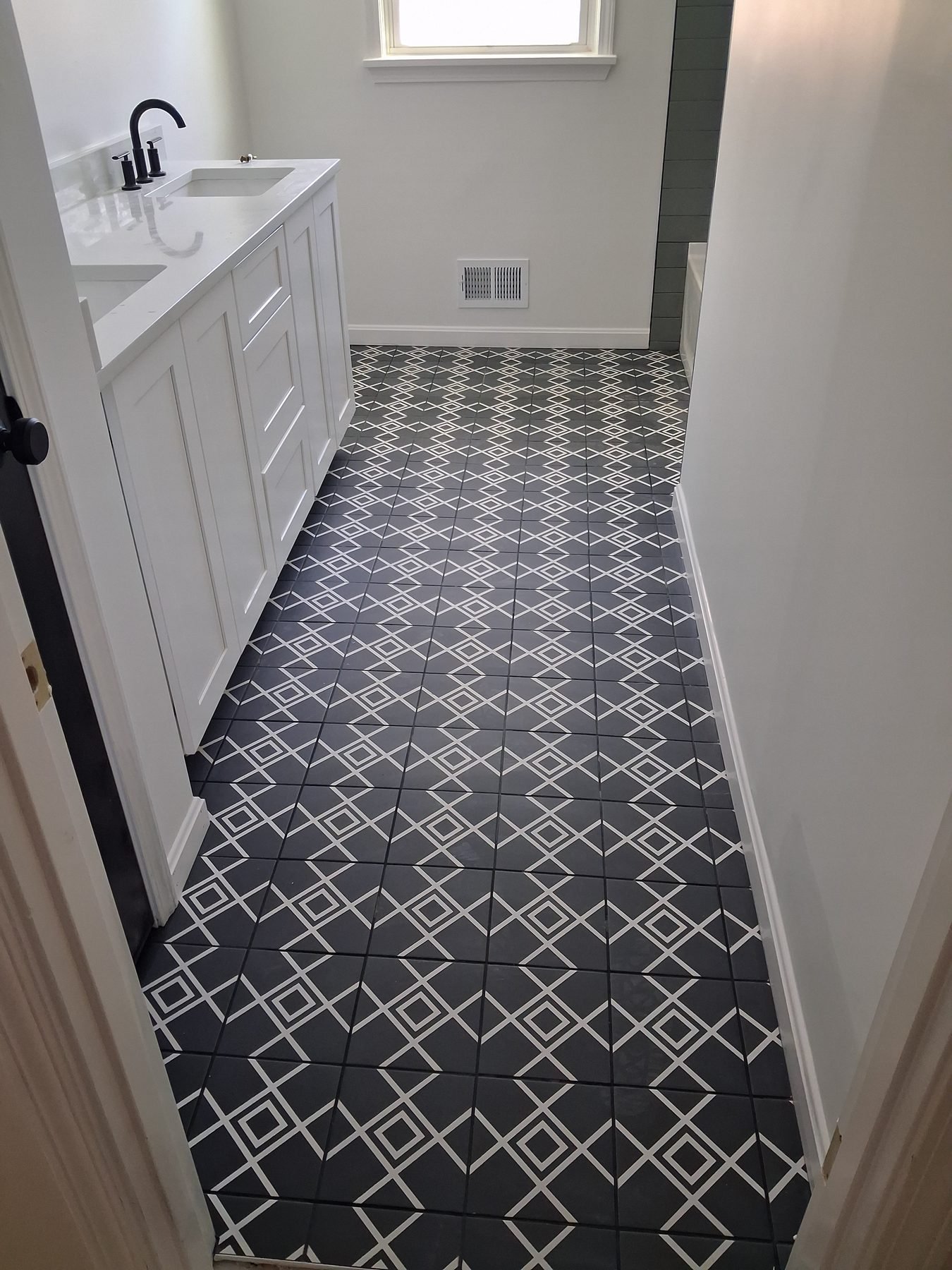 Navy geometric bathroom floor