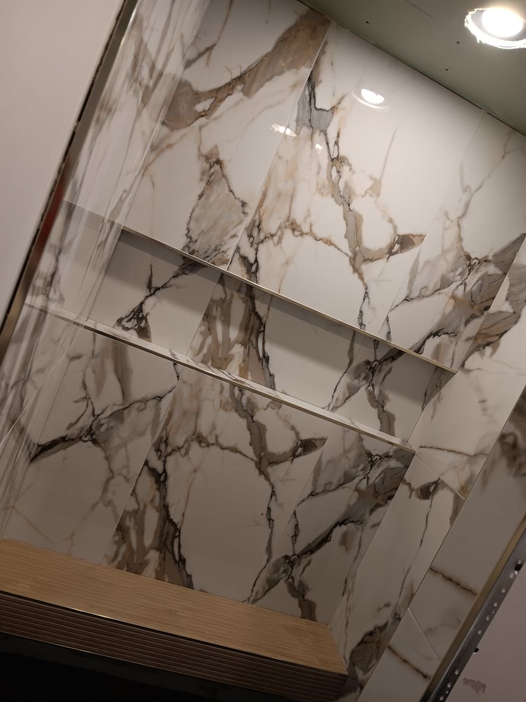 Bold marble-look shower with niche