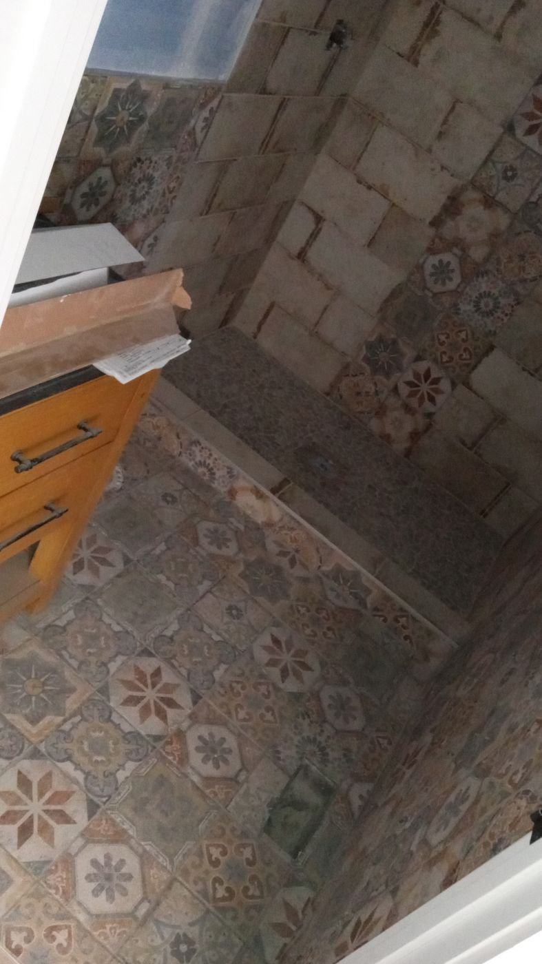 Encaustic-look patterned shower
